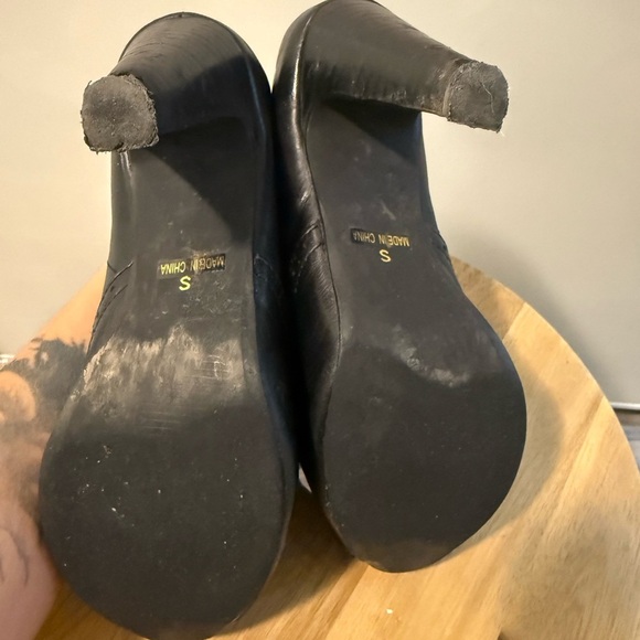 Black Leather Peep-Toe Women's Shoes - Picture 6 of 8